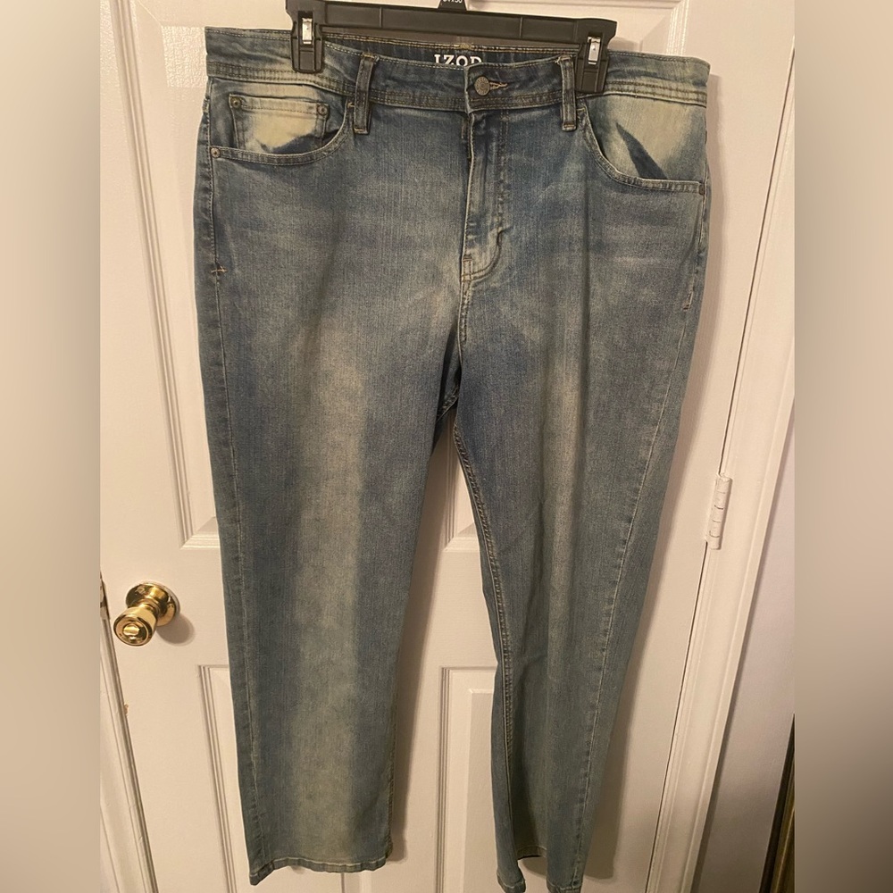 Men’s Izod distressed jeans. Size 38x30.